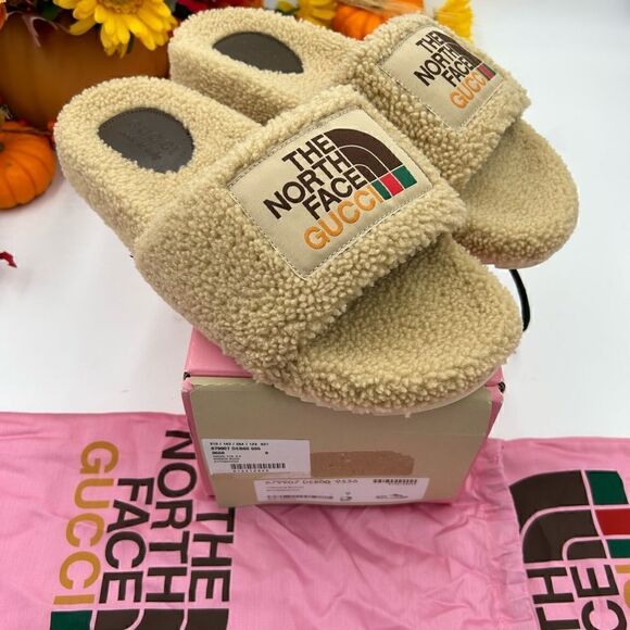 Men’s Gucci, X north face fleece sandals, size 9 made in Italy - Picture 6 of 8